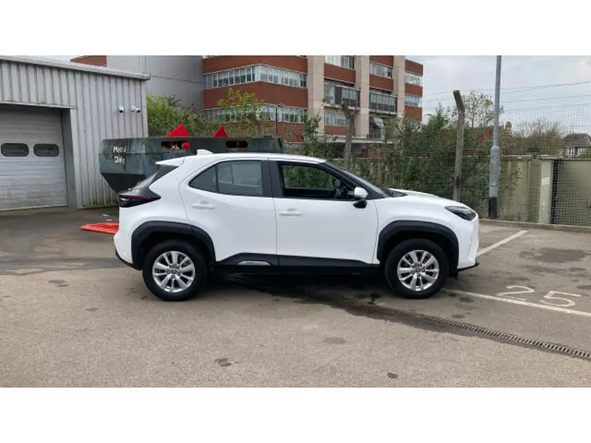 2023-toyota-yaris-cross-15-vvt-i-icon-big-15