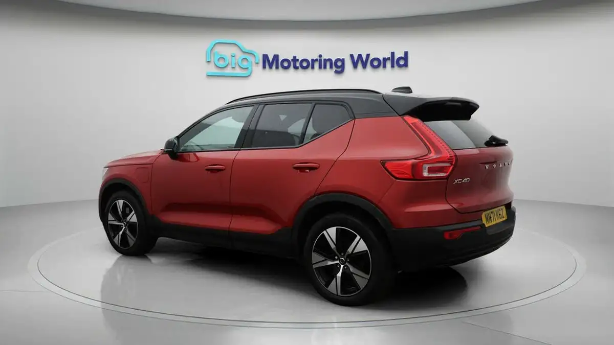 2022-volvo-xc40-15-t4-r-design-big-5