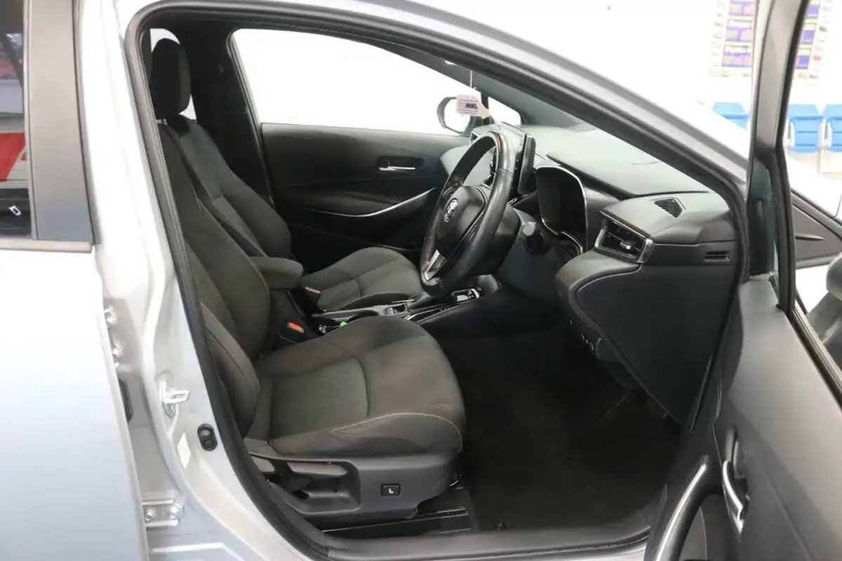2021-toyota-corolla-18-vvt-i-icon-tech-spare-wheel-touring-sports-5d-big-8