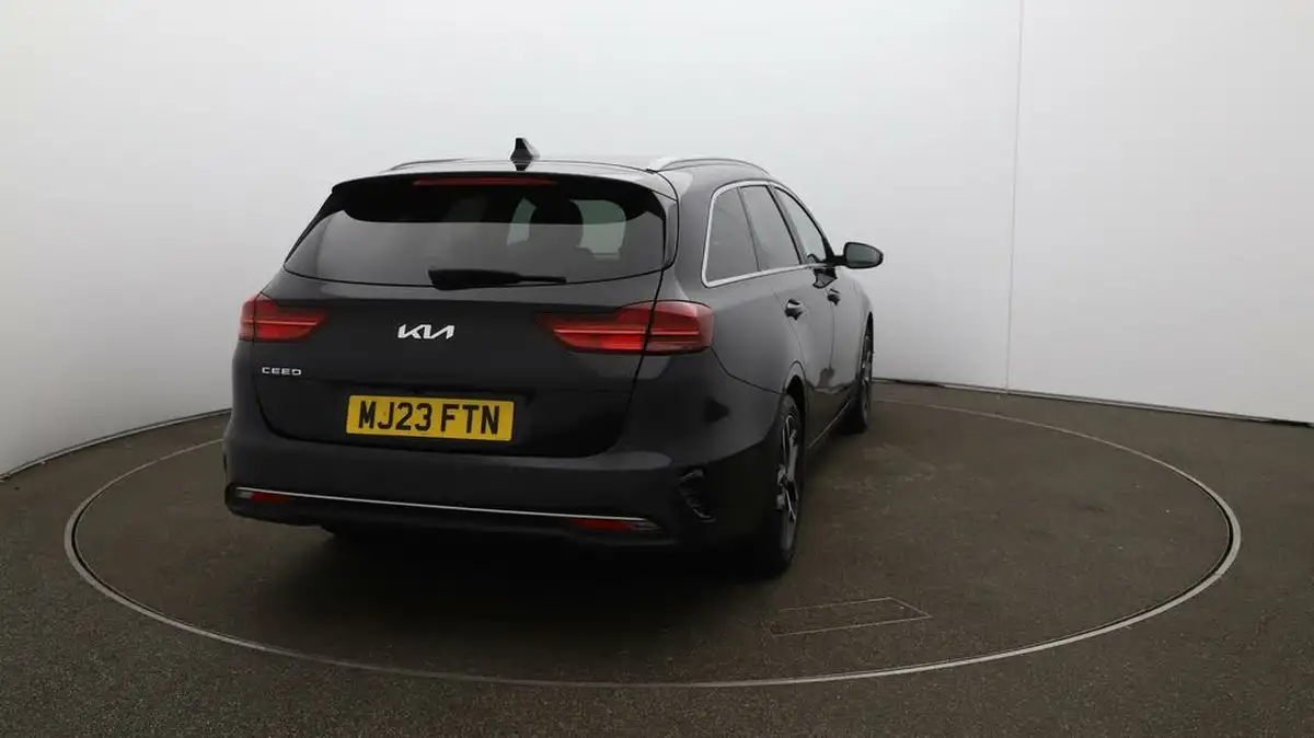 2022-kia-ceed-15-t-gdi-3-sportswagon-big-48