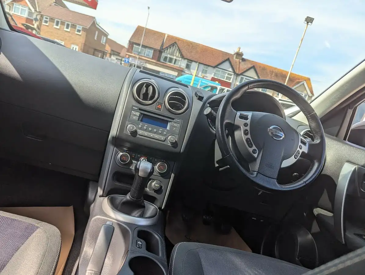 2013-nissan-qashqai-16-acenta-big-12