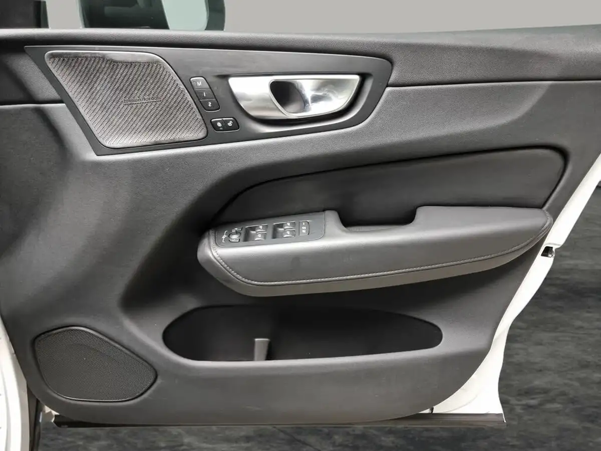 2023-volvo-xc60-20-b5-plus-big-37