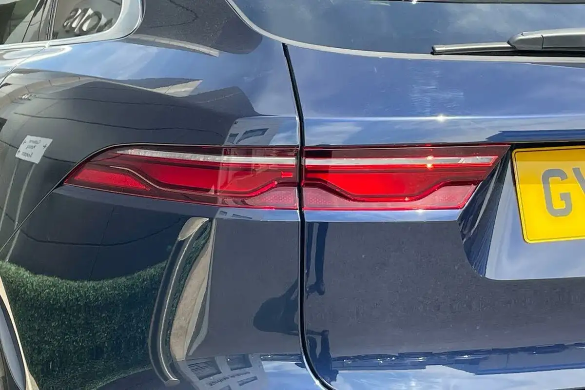 2024-jaguar-f-pace-20-d200-r-dynamic-se-black-90th-anniversary-edition-big-24