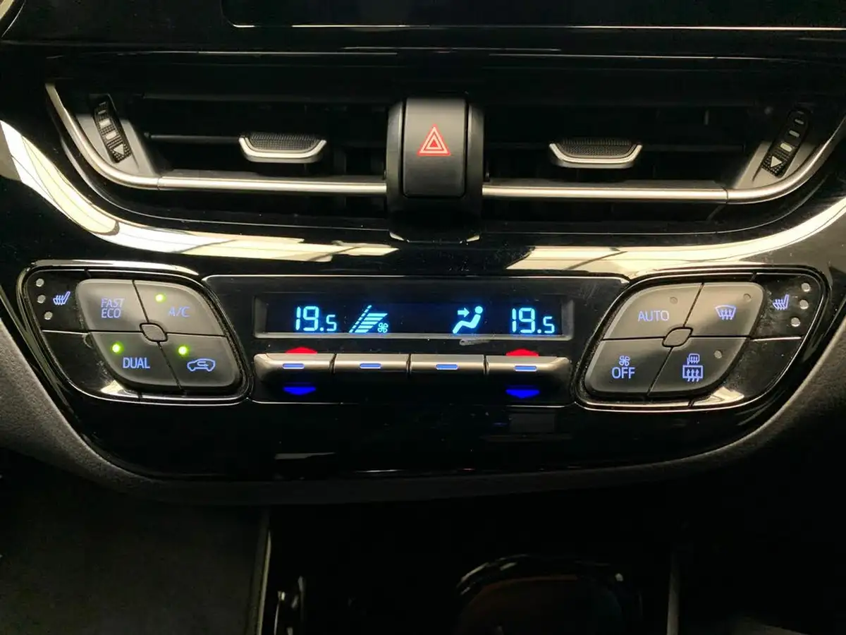 2022-toyota-c-hr-18-vvt-i-design-big-19