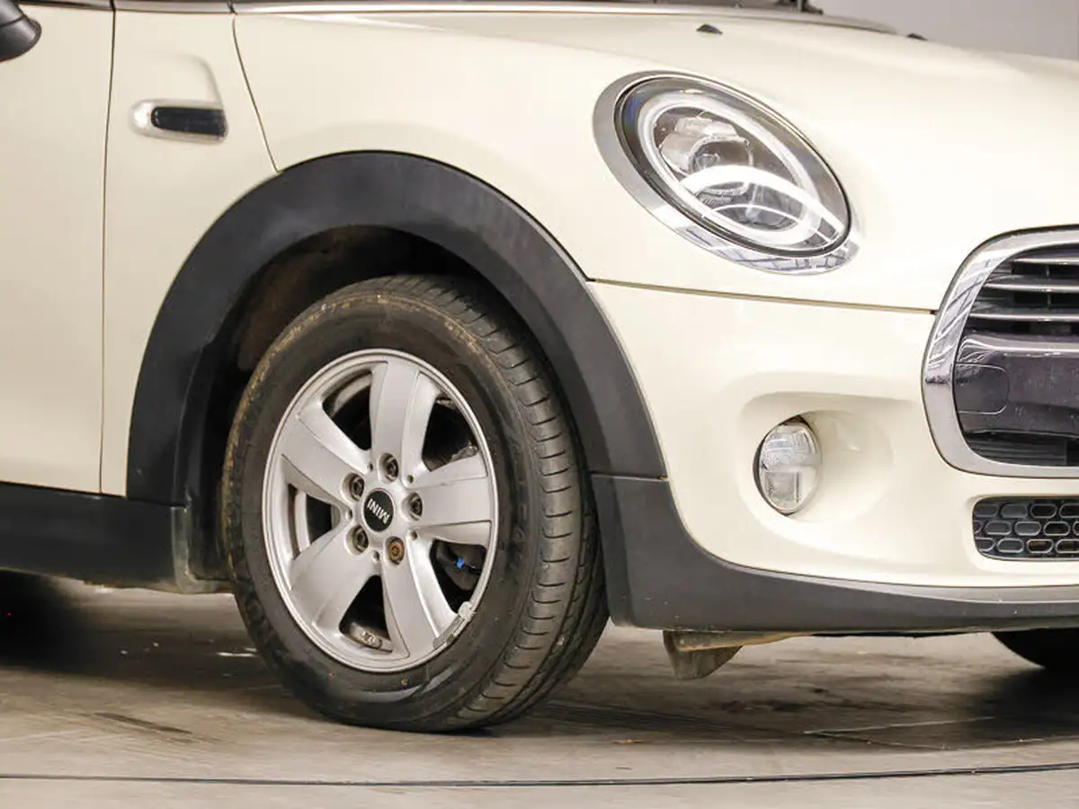 2019-mini-cooper-15-cooper-classic-hatchback-3d-big-8