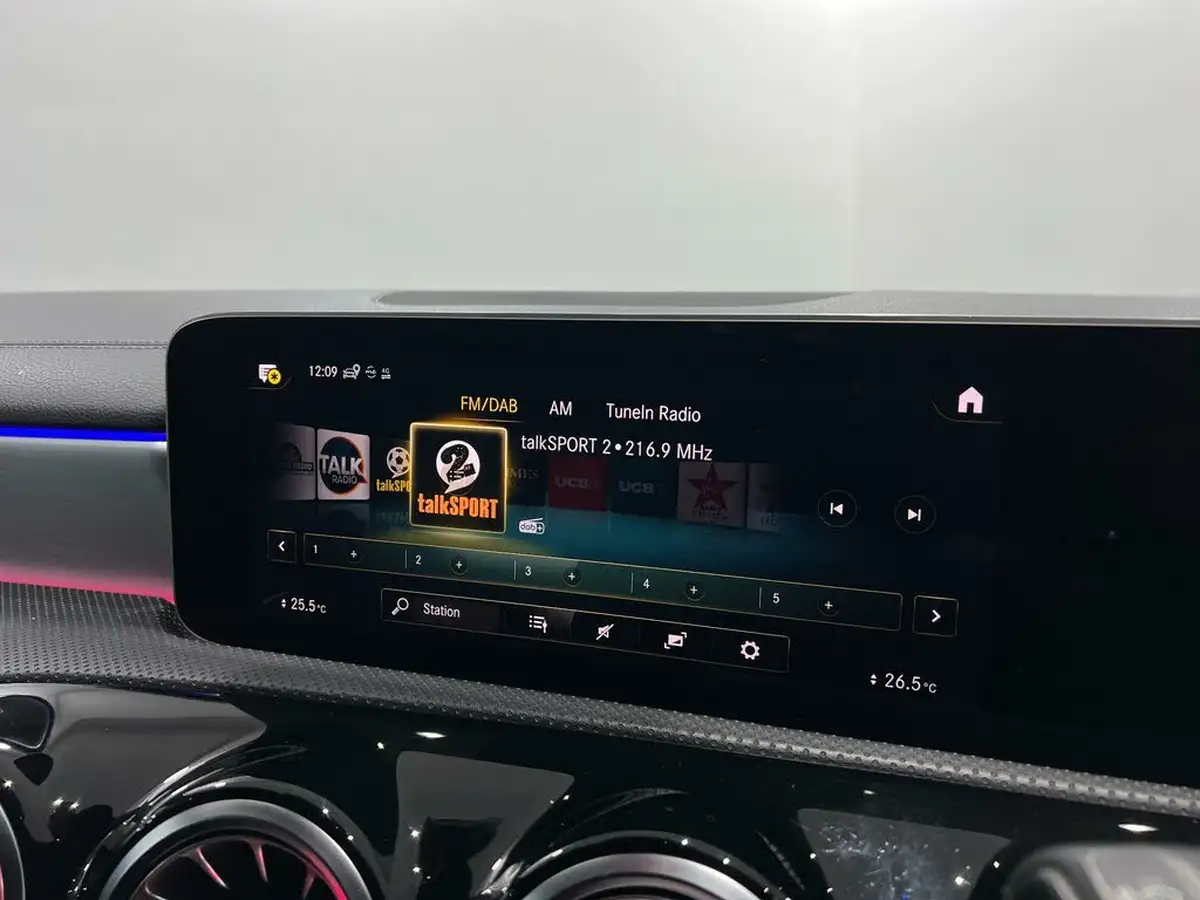 2019-mercedes-benz-cla-20-cla-220-amg-line-premium-coupe-4d-big-40