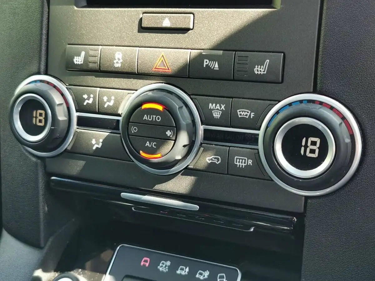 2015-land-rover-discovery-4-30-sd-v6-hse-big-56