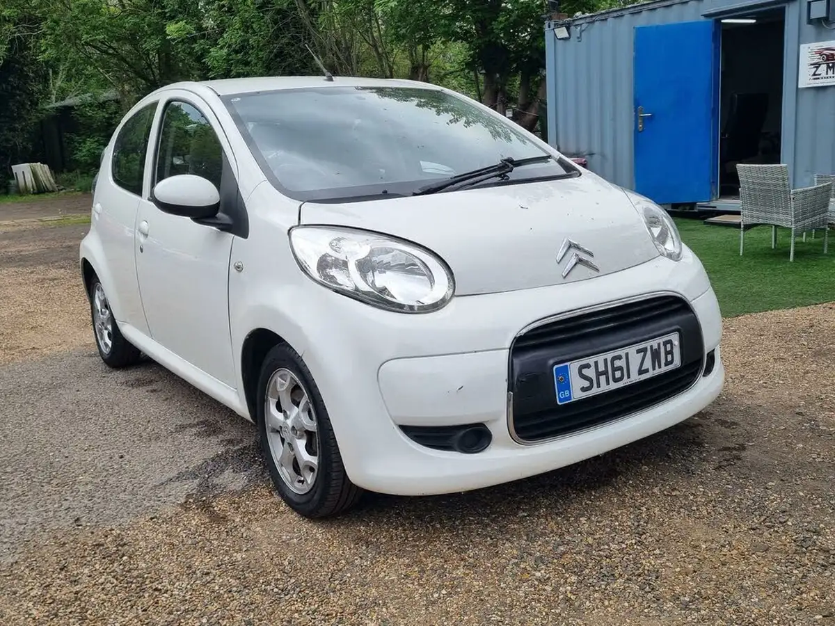 2011-citroen-c1-10-vtr-68-5d-big-0