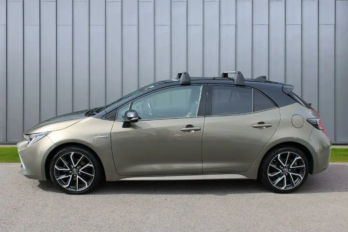 2019-toyota-corolla-18-vvt-i-excel-trk-hatchback-big-5