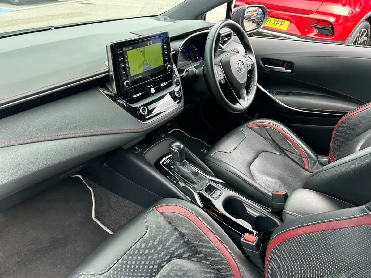 2019-toyota-corolla-18-vvt-i-excel-trk-hatchback-big-1