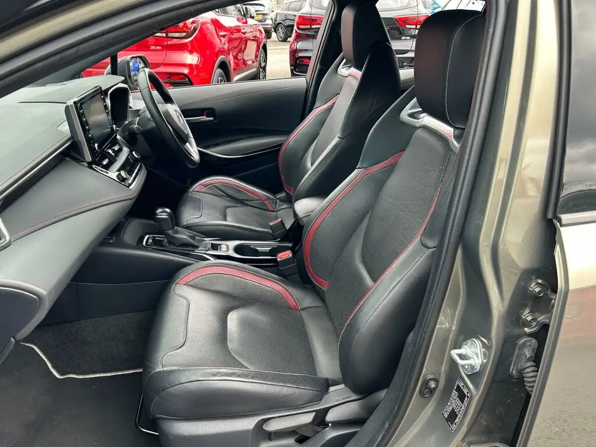 2019-toyota-corolla-18-vvt-i-excel-trk-hatchback-big-29