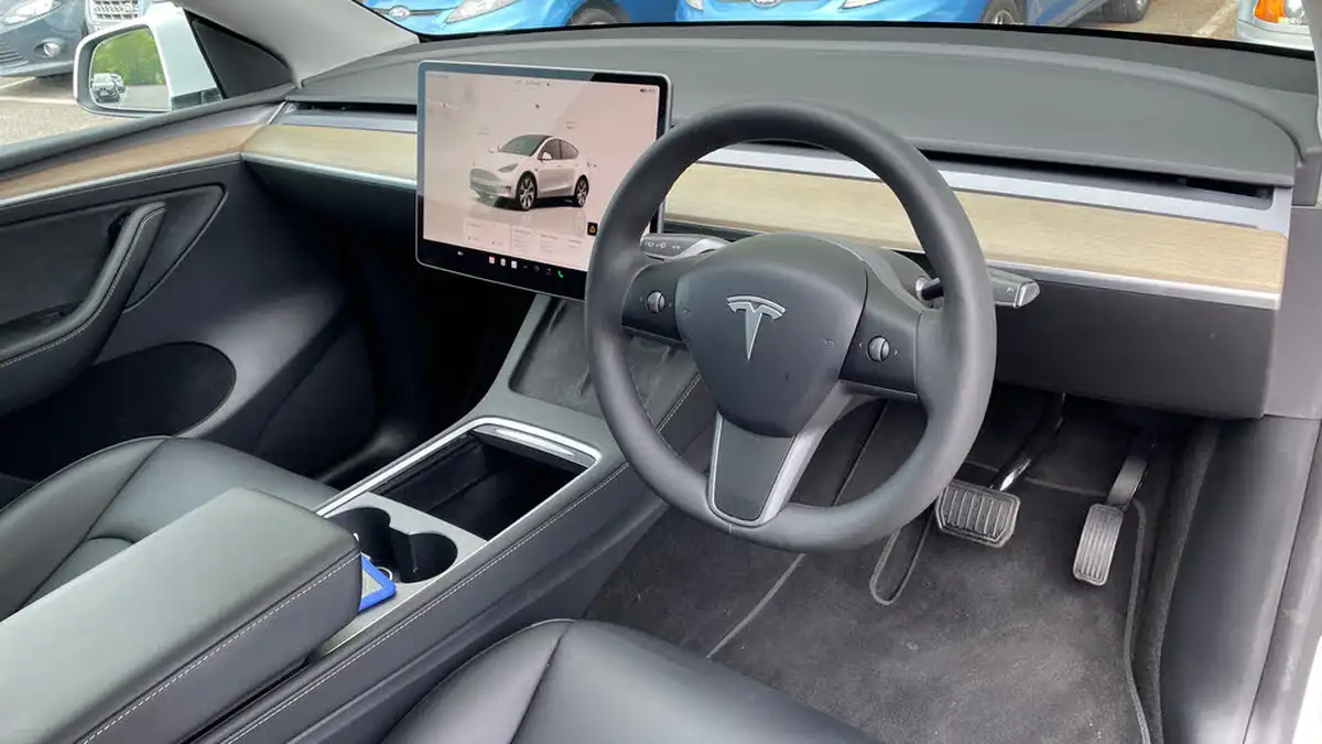 2023-tesla-model-y-e-rwd-big-8