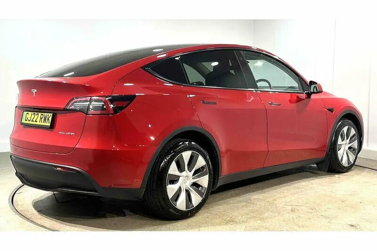 2022-tesla-model-y-e-long-range-big-7
