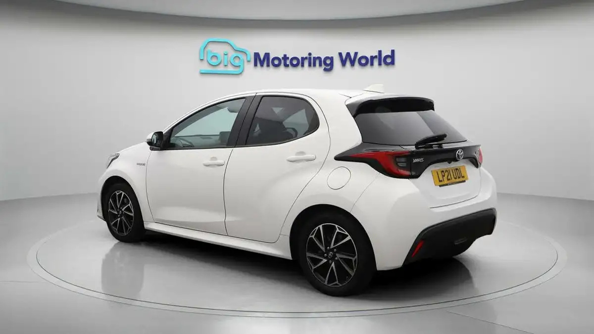 2021-toyota-yaris-15-vvt-i-design-big-5
