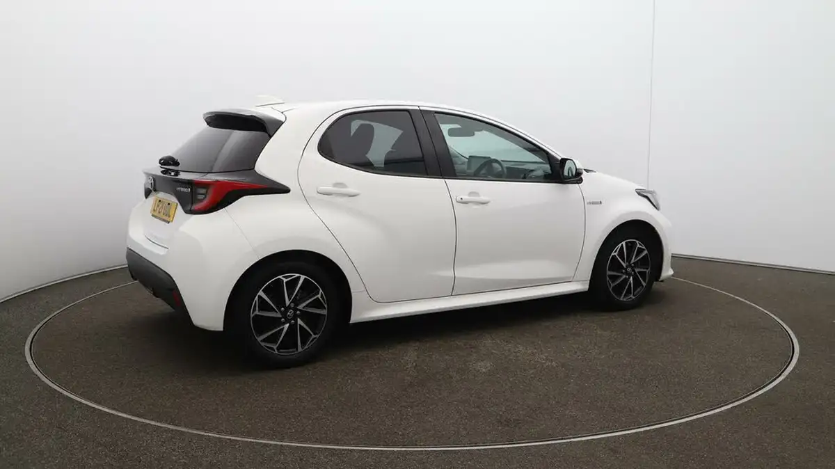 2021-toyota-yaris-15-vvt-i-design-big-46
