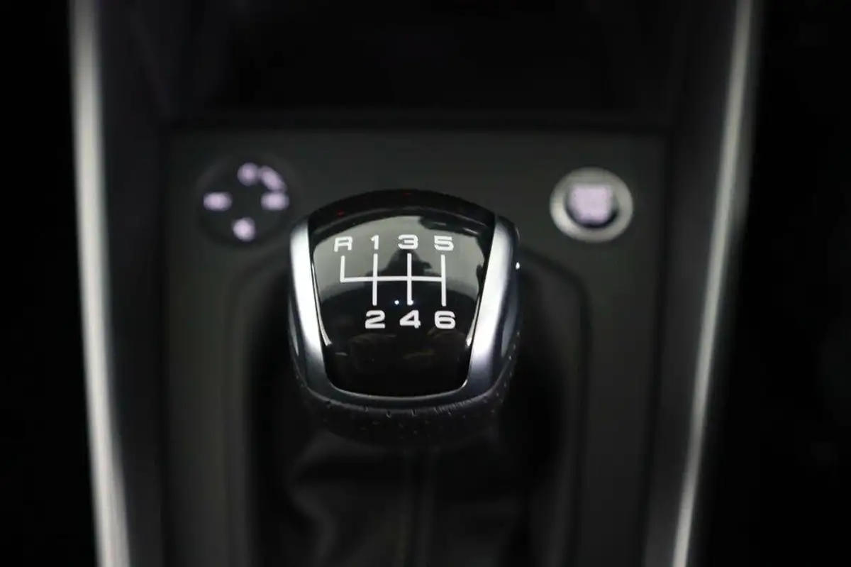 2023-audi-a3-15-35-tfsi-s-line-sportback-5d-big-19