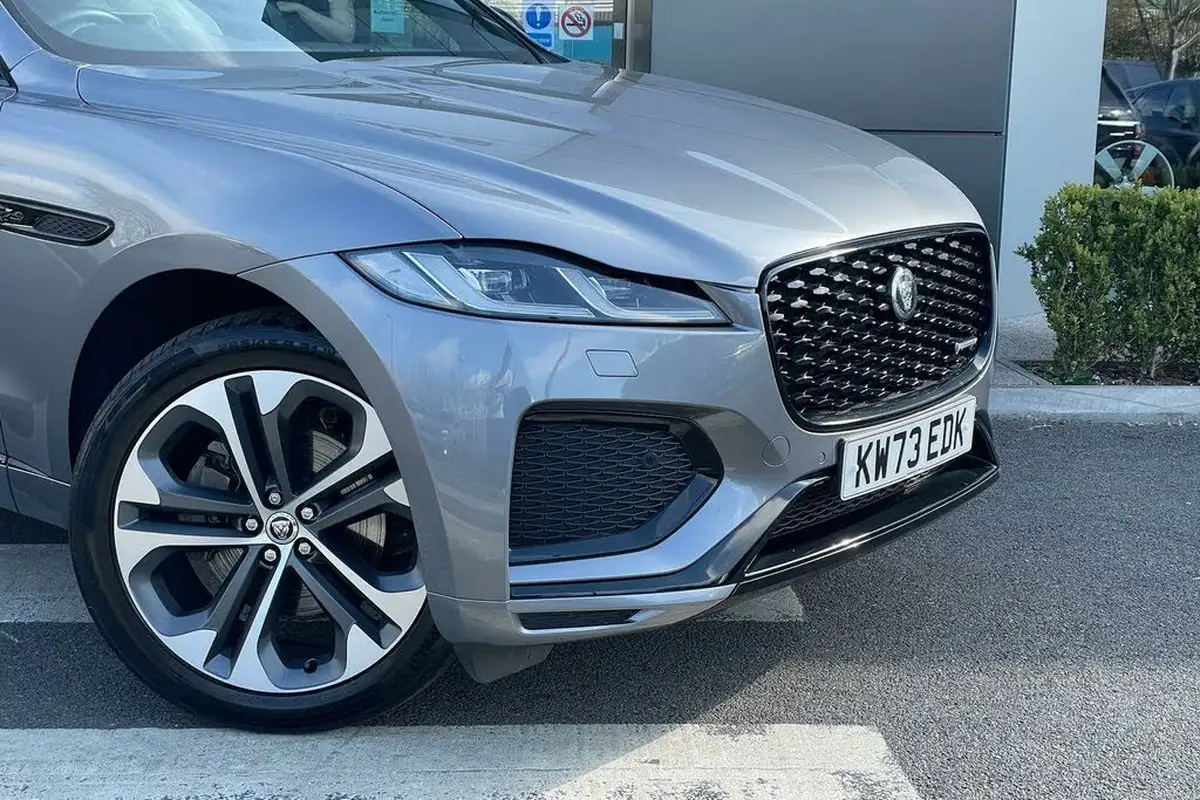 2023-jaguar-f-pace-20-d200-r-dynamic-hse-black-big-30