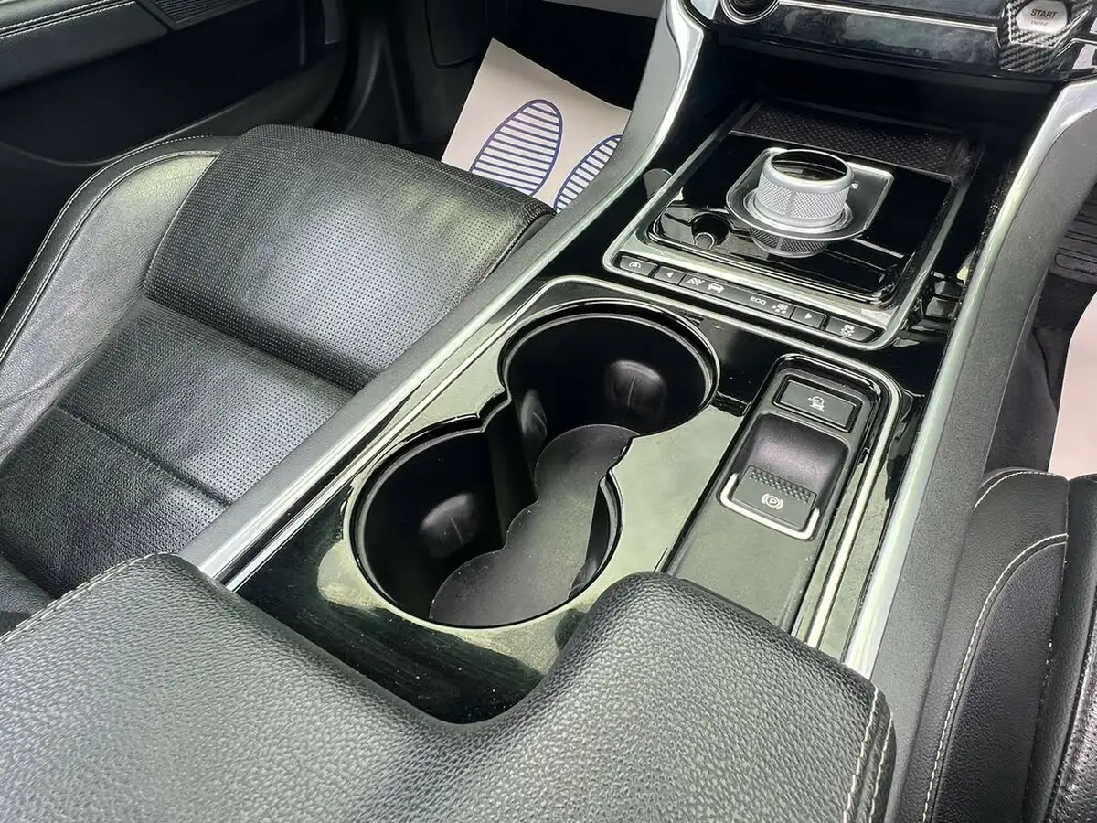 2016-jaguar-xe-20i-r-sport-240ps-big-22