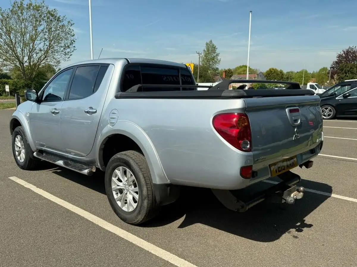 2015-mitsubishi-l200-25td-challenger-big-4