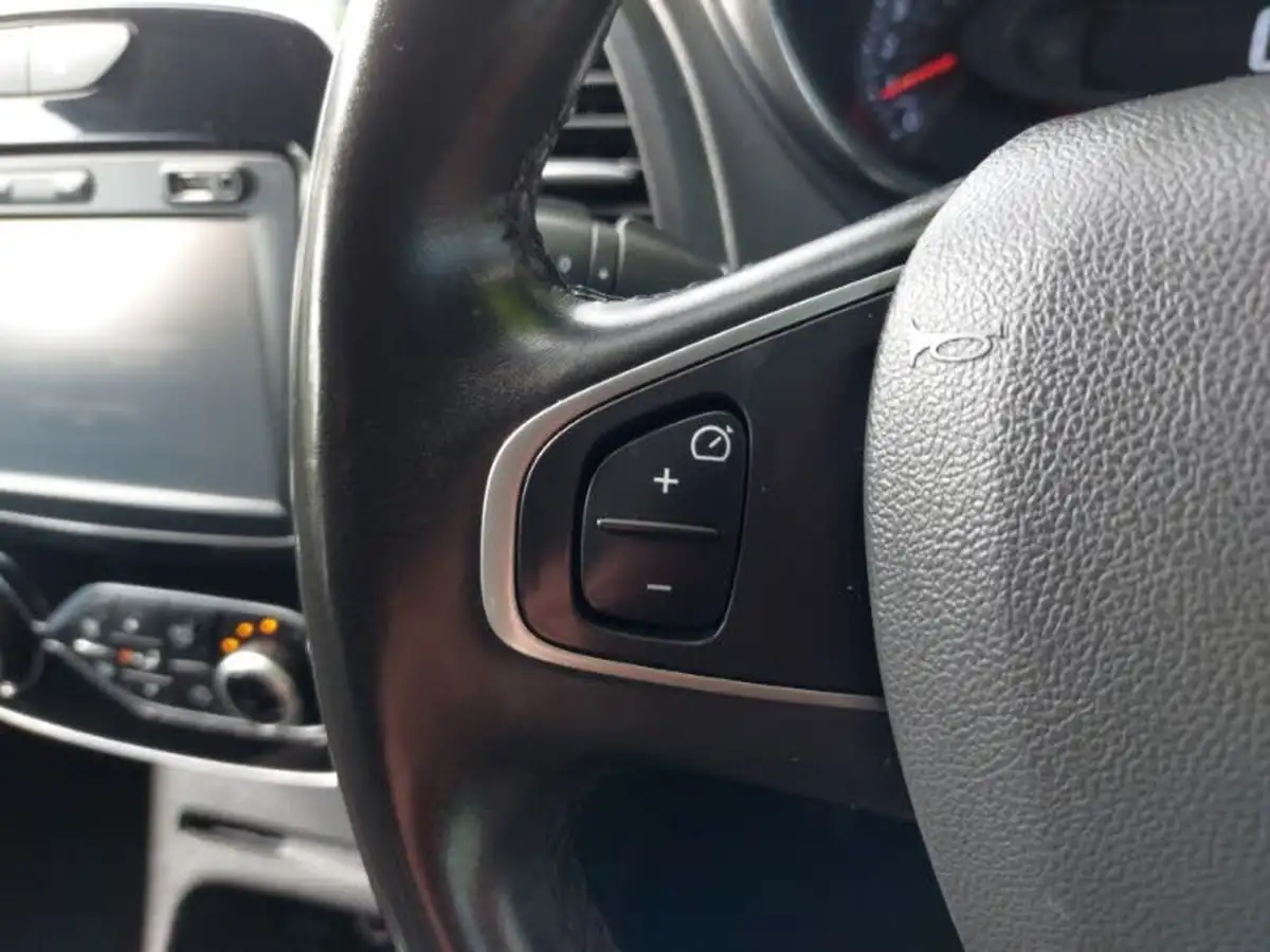 2018-renault-captur-09-tce-dynamique-s-nav-big-17