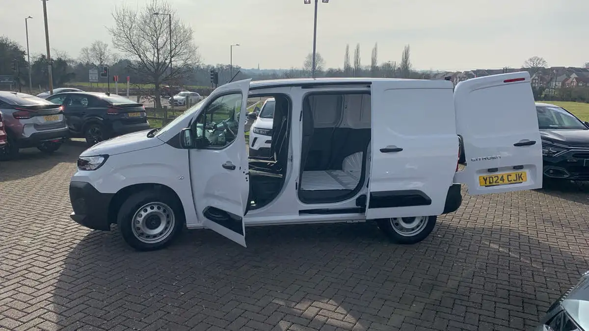 2024-citroen-berlingo-15-bluehdi-m-enterprise-100pseu6e-big-27