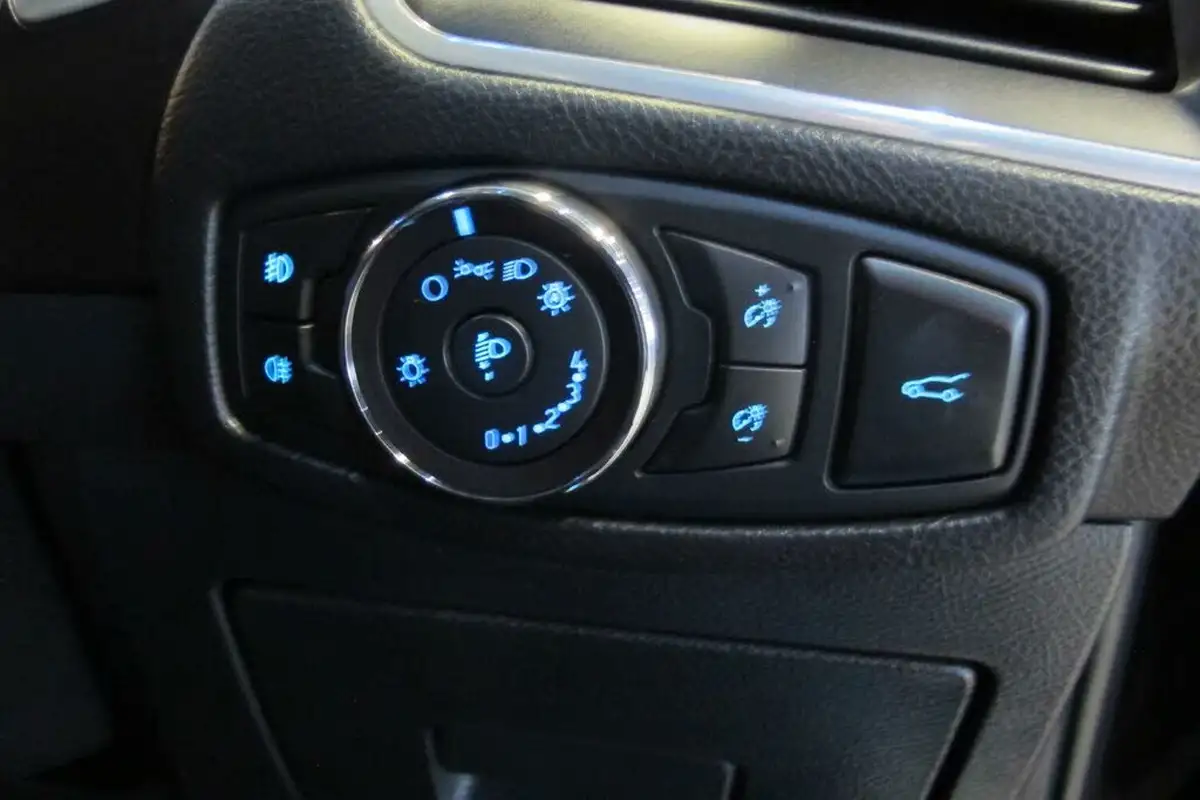 2017-ford-edge-20tdci-sport-210ps-lux-pack-powershift-big-20