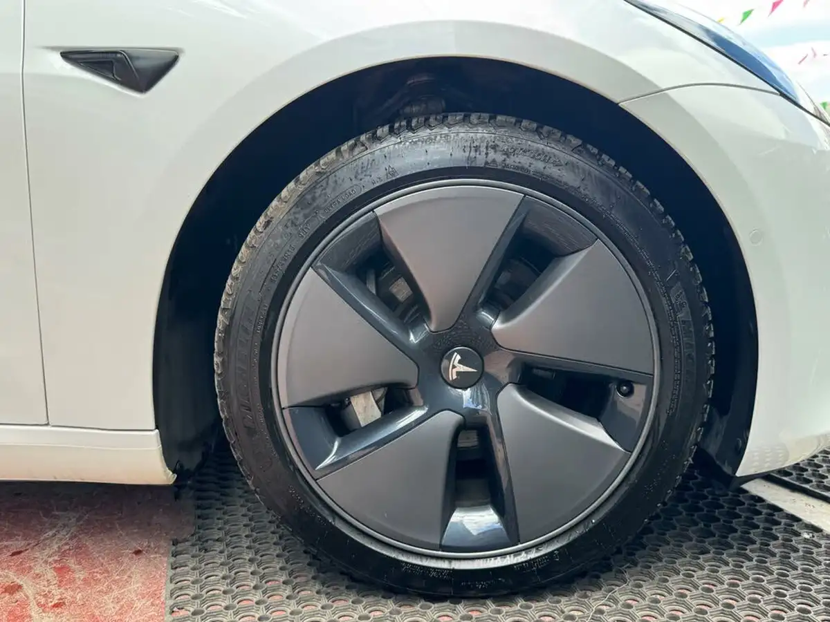 2021-tesla-model-3-e-long-range-4x4-big-23