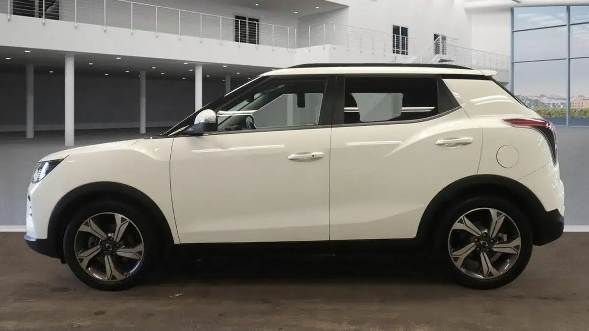 2024-kgm-ssangyong-tivoli-15-k40-big-5