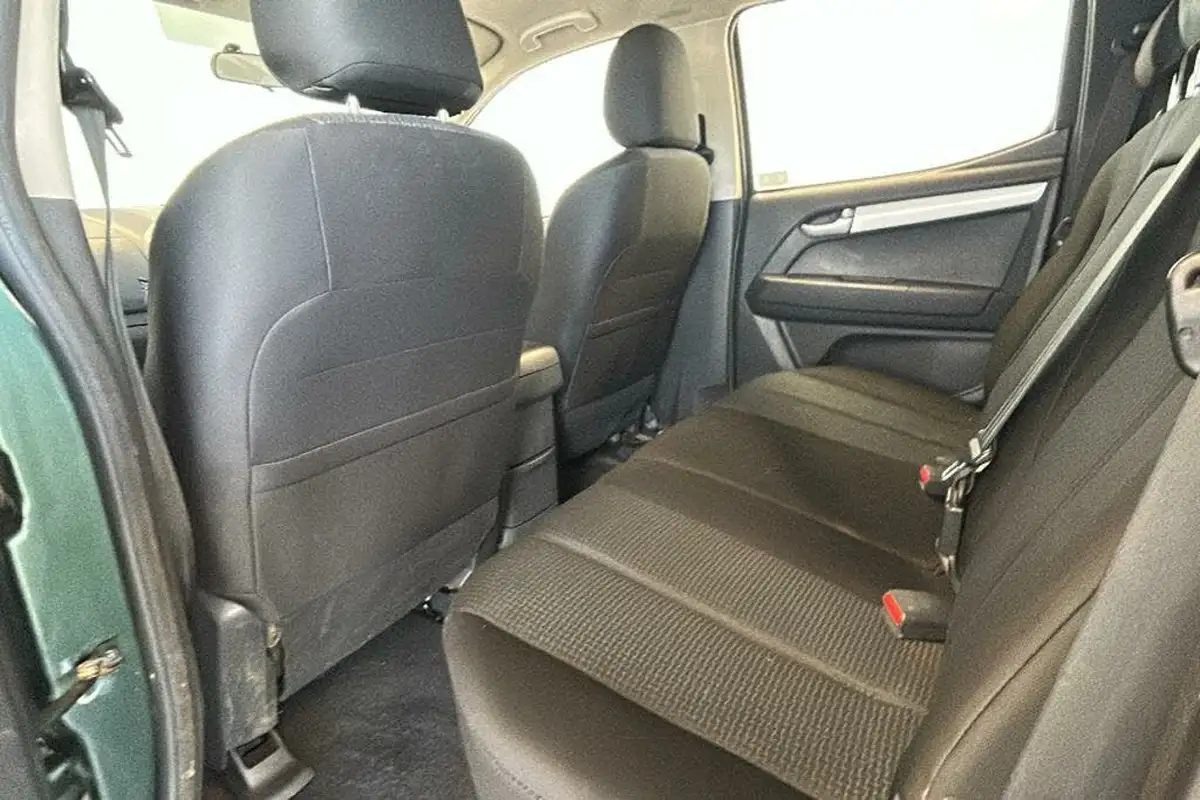 2014-isuzu-d-max-25td-yukon-double-pickup-big-13