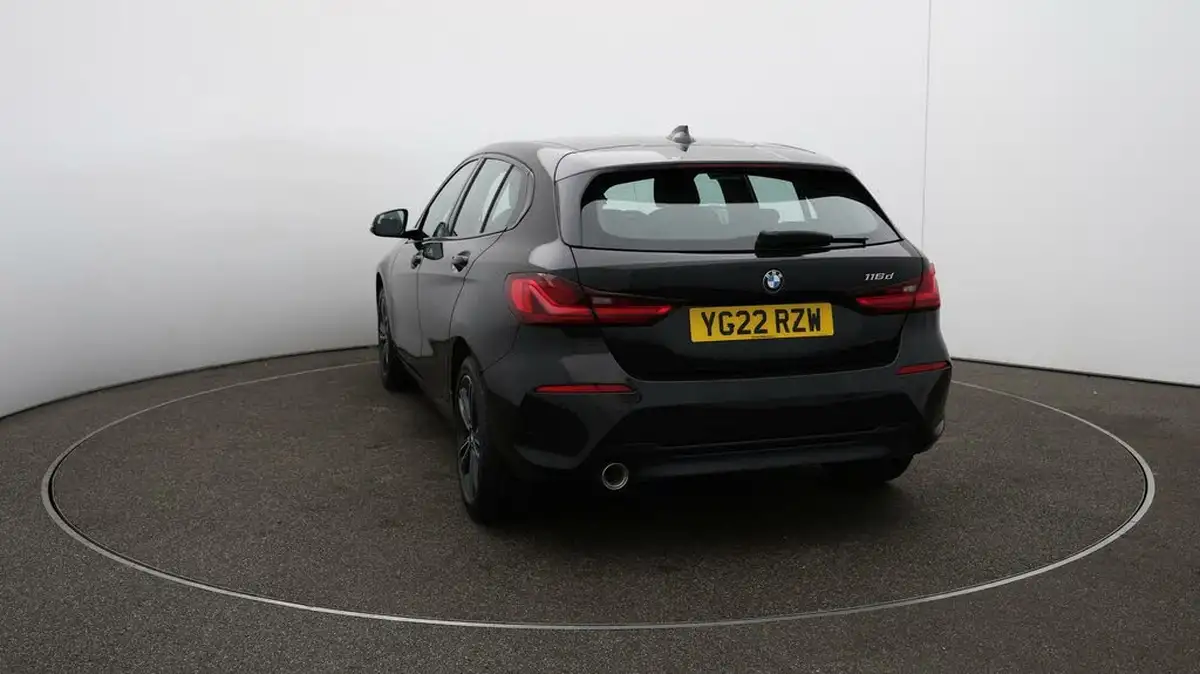 2022-bmw-1-series-15td-116d-sport-dct-big-52