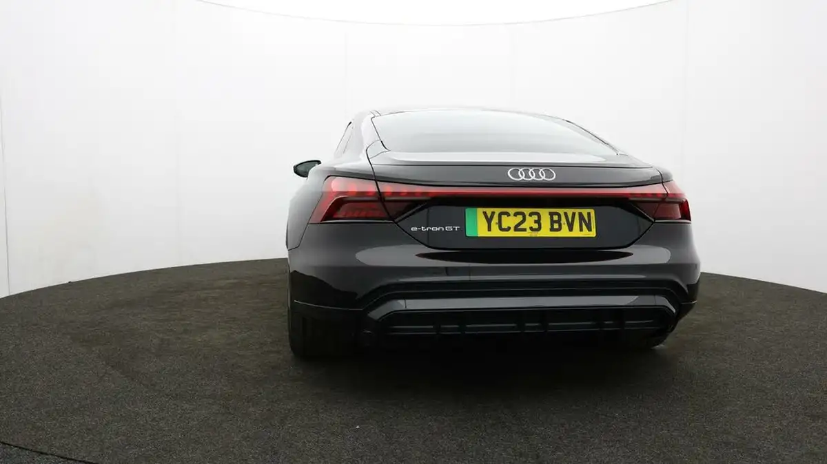2023-audi-e-tron-gt-e-big-40