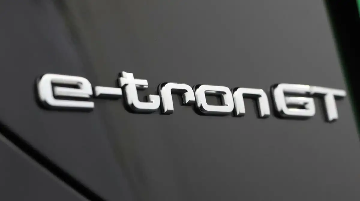 2023-audi-e-tron-gt-e-big-23