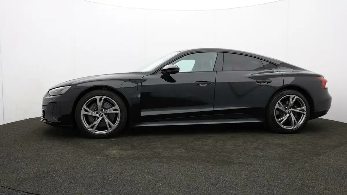 2023-audi-e-tron-gt-e-big-64