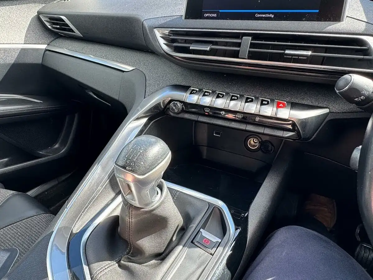 2018-peugeot-3008-suv-12-puretech-allure-big-21