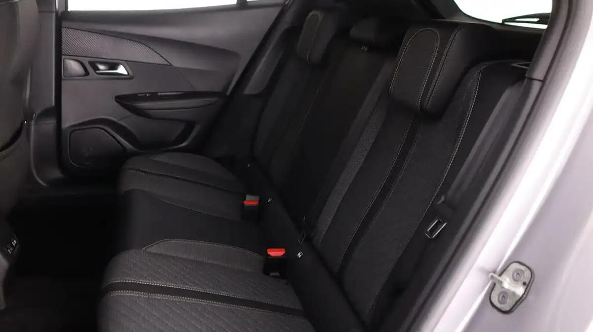 2023-peugeot-2008-suv-12-puretech-allure-big-16