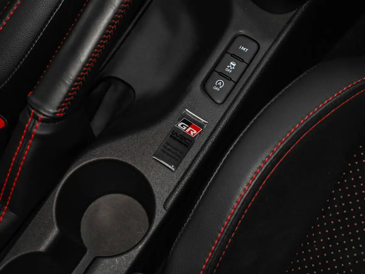 2022-toyota-yaris-16-gr-circuit-pack-big-12