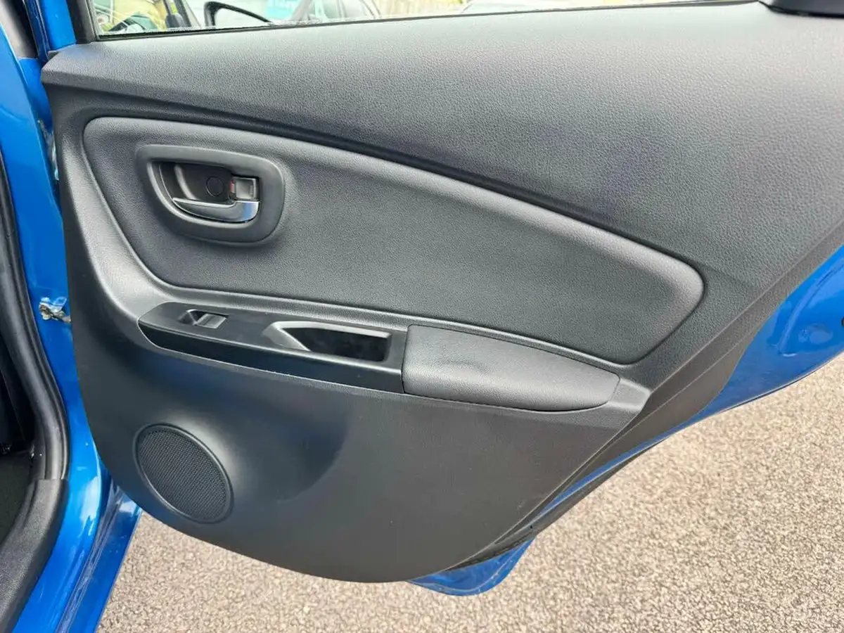 2015-toyota-yaris-15-vvt-i-excel-hybrid-15in-big-33
