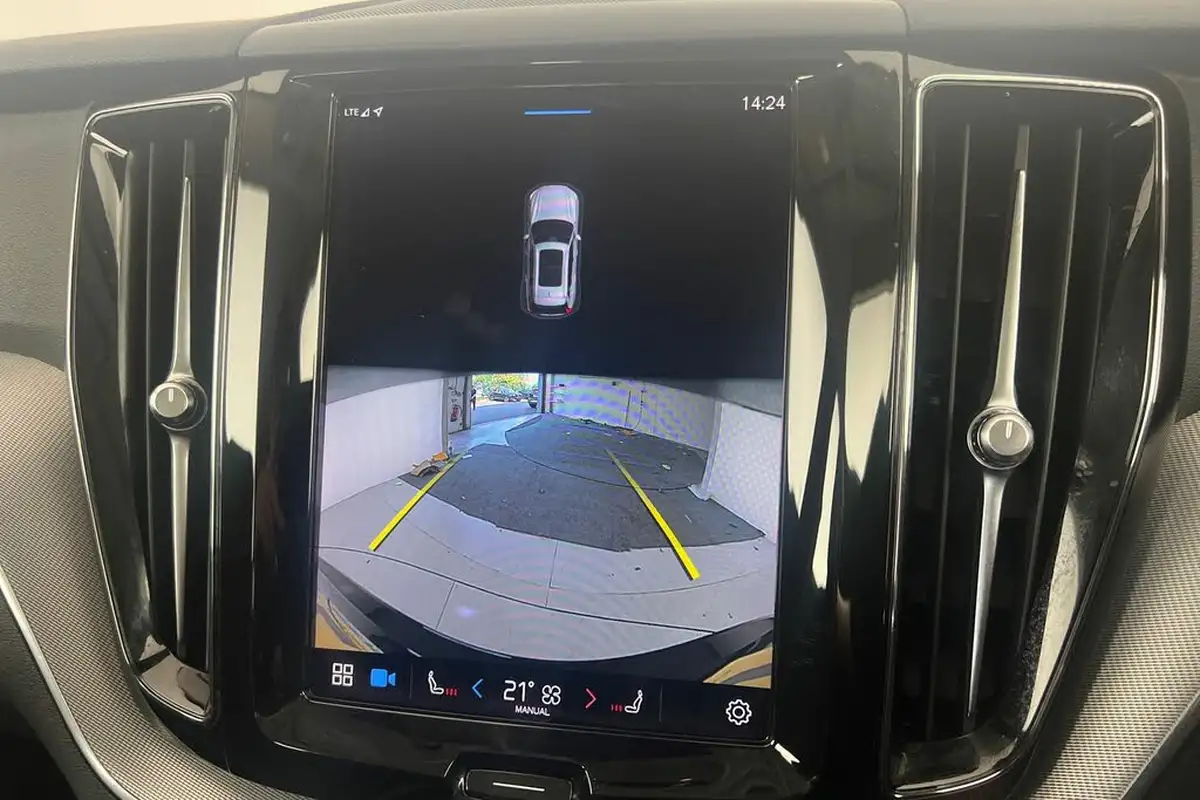 2022-volvo-xc60-20-b5-core-big-15