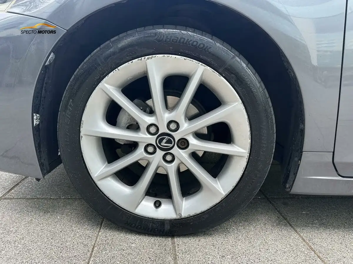 2013-lexus-ct-200h-18-advance-big-75