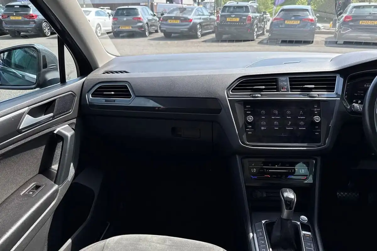 2022-volkswagen-tiguan-15-tsi-elegance-big-19