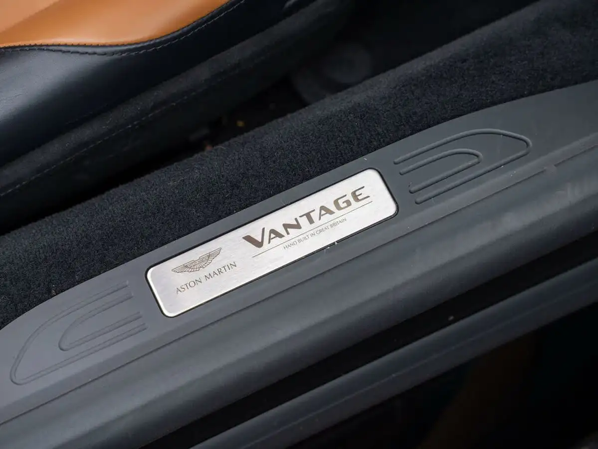 2022-aston-martin-vantage-40-v8-vantage-roadster-auto-big-41