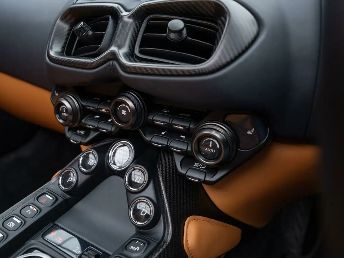 2022-aston-martin-vantage-40-v8-vantage-roadster-auto-big-17