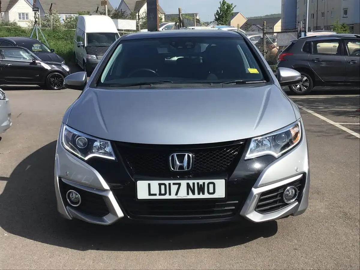 2017-honda-civic-16-i-dtec-sr-dasp-hatchback-big-1