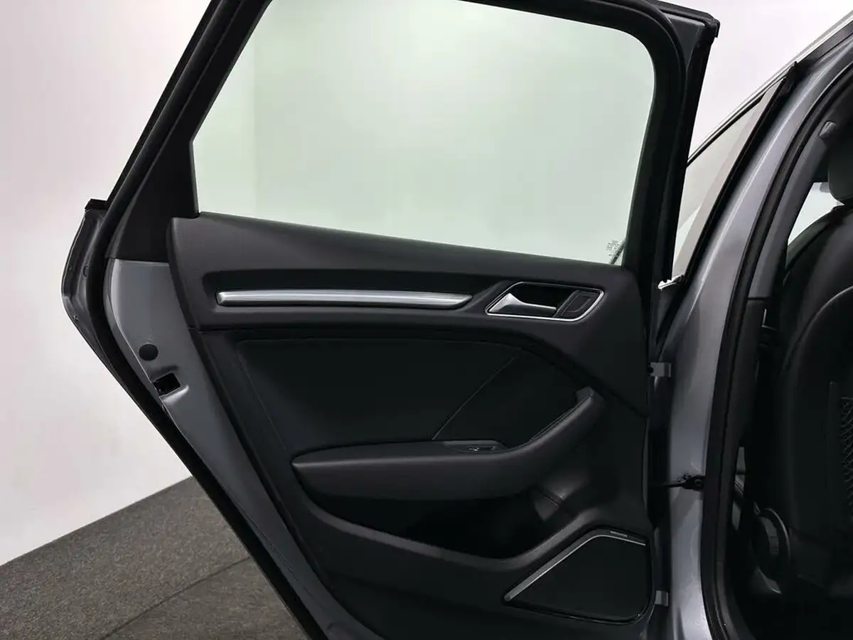 2020-audi-a3-14-40-e-tron-big-39
