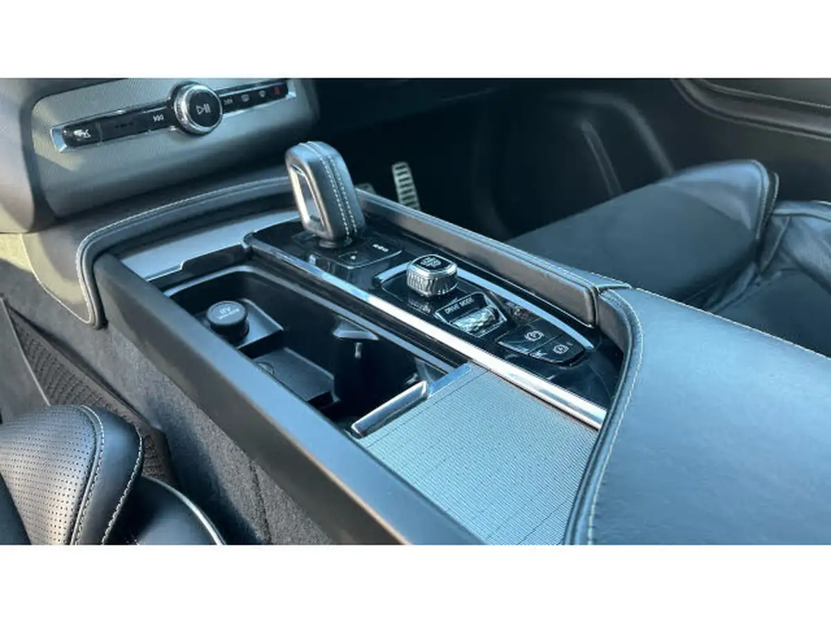 2021-volvo-xc90-20td-b5-r-design-big-3