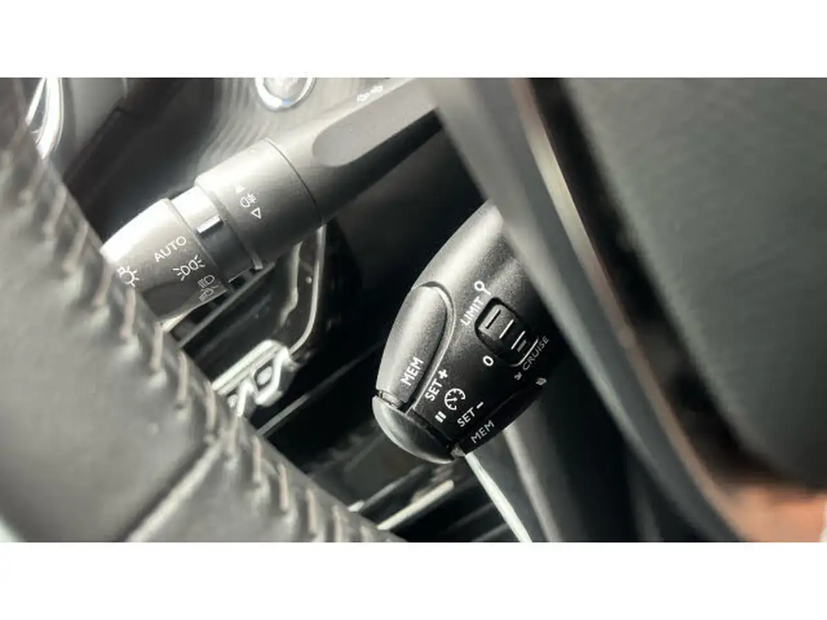 2022-peugeot-208-e-allure-premium-big-22