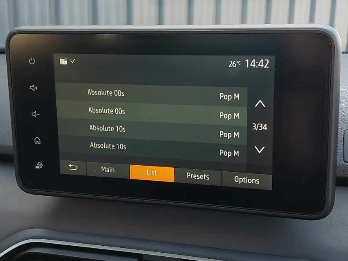 2022-dacia-sandero-10-sce-essential-big-12