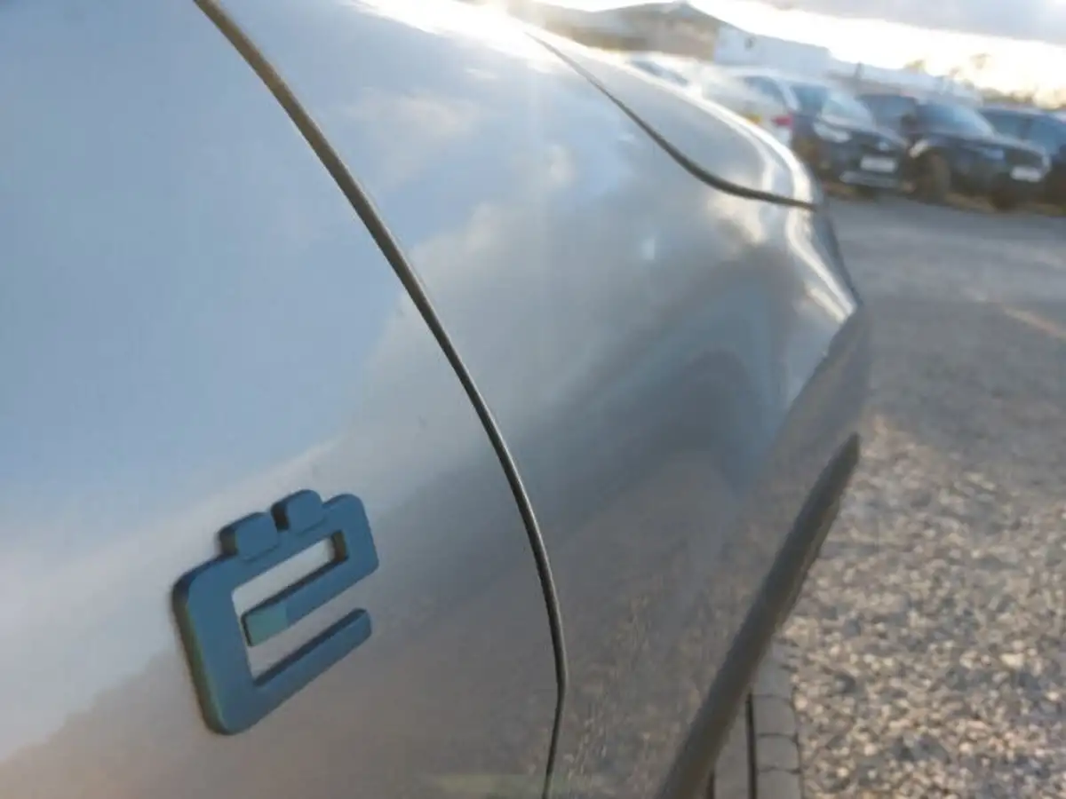 2023-citroen-c4-x-e-shine-big-11