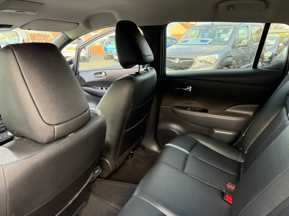 2023-nissan-leaf-e-tekna-39kwh-big-56