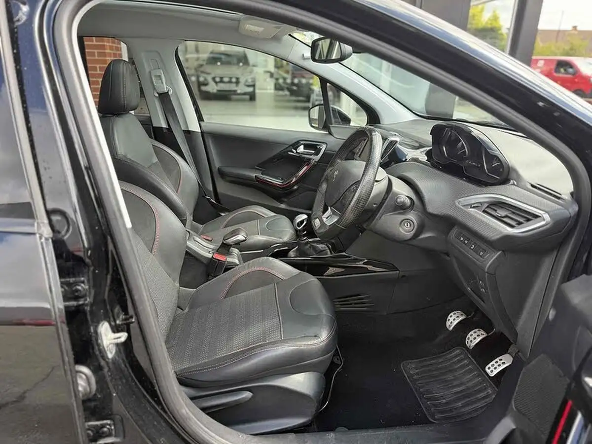 2018-peugeot-2008-suv-12-puretech-gt-line-130bhp-big-13